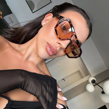 Os óculos de sol Eyvon combinam proteção UV, estilo marcante e conforto absoluto para te acompanhar sob qualquer so